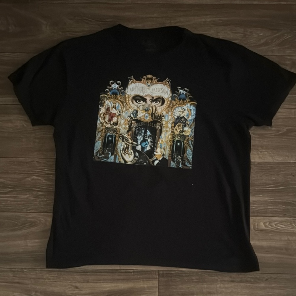 Hot Topic Black Vintage Graphic Short Sleeve Tee